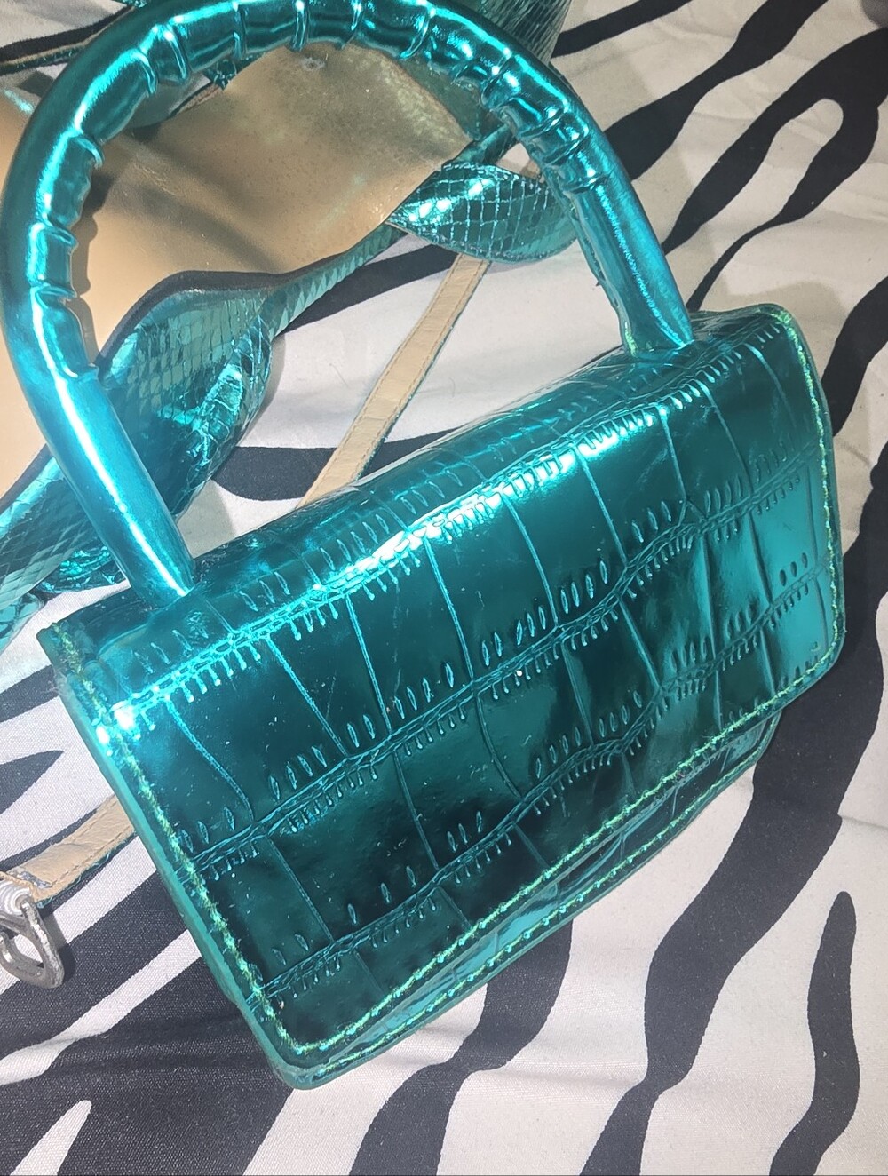 Metallic Teal Women’s Mini Handbag and Heels Set - Picture 5 of 10